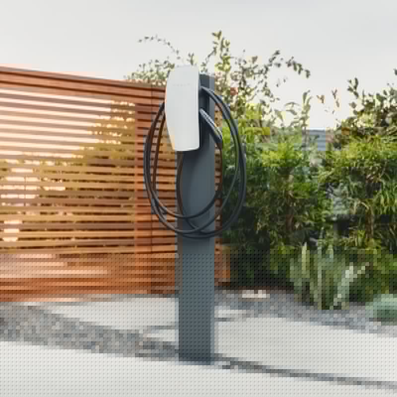 Tesla Wall Connector Stolpe