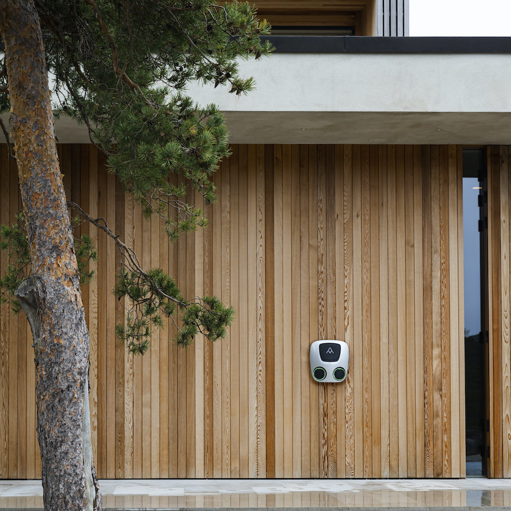 Charge Amps Aura Laddbox